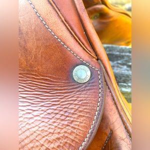 18 1/2 seat, medium wide wool flocked Devoucoux Biarritz mono flop saddle!